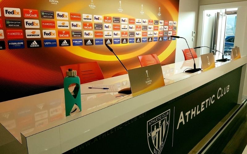 interprete para rueda de prensa